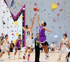 记者：C罗宣布离队后，一名皇马队友曾痛骂C罗和他的家人