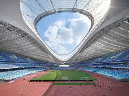 曼联客场不败创英超最长纪录，B费贡献2球1助攻，但防守漏洞明显，积分排名靠后。